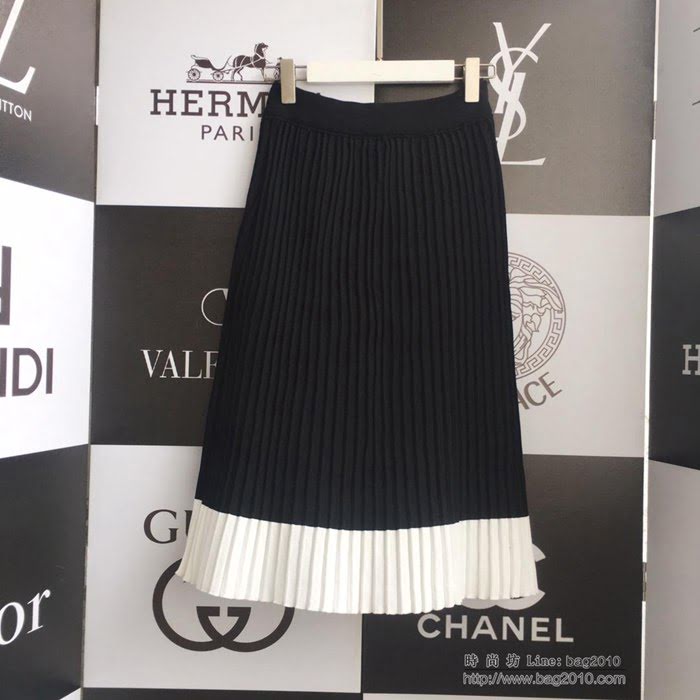 Chanel香奈兒 法國專櫃同步新款 2019春夏新款兩件套 網紅同款 V領蝴蝶結飄帶七分袖上衣 拼色百褶半裙 小香名媛氣質  xly1318